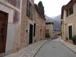 deia village street
